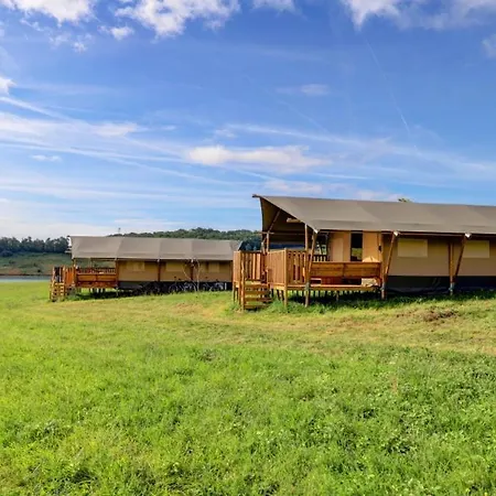 Domaine La Barbe ! Hotel *