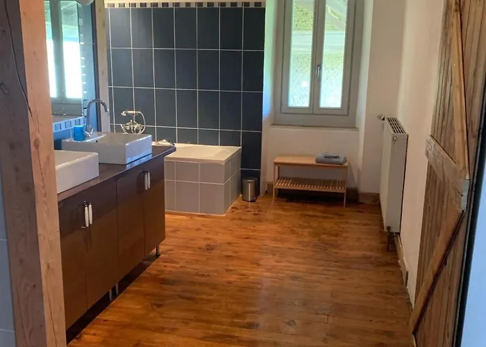 Domaine La Barbe ! Hotel *